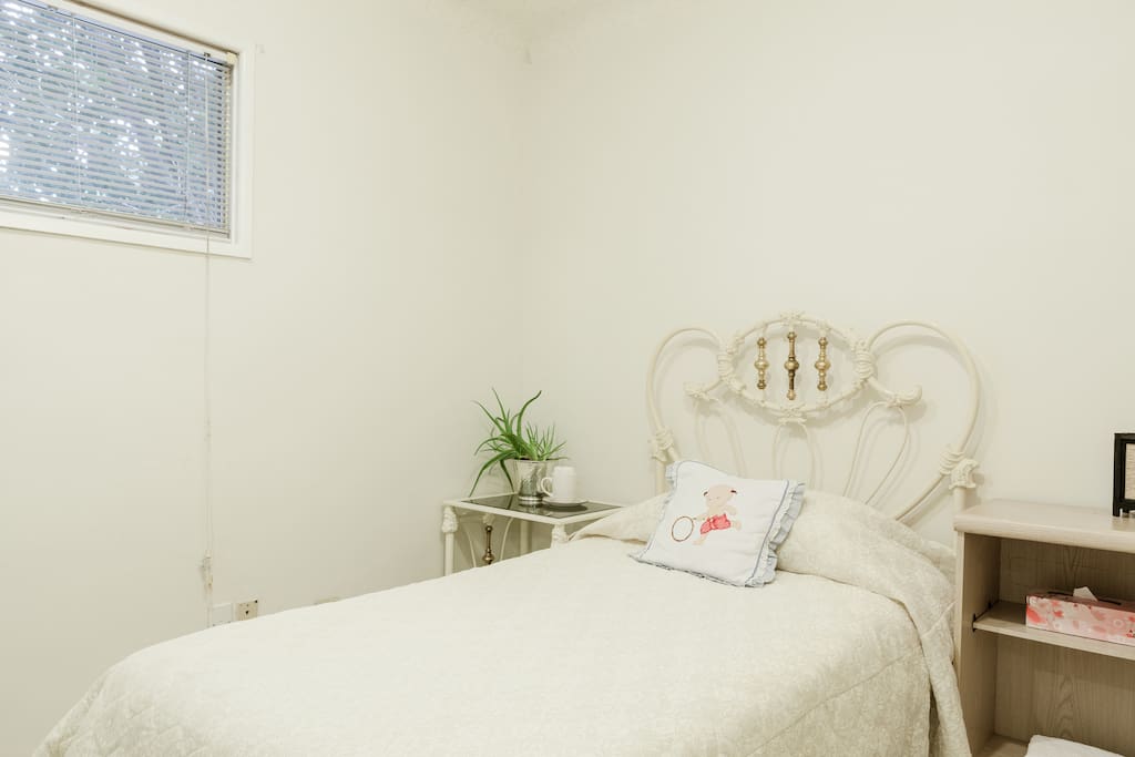 clean warm quiet otaku private room