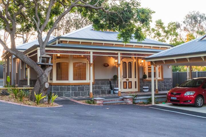 2 Bedroom Victorian Luxury in Lilydale