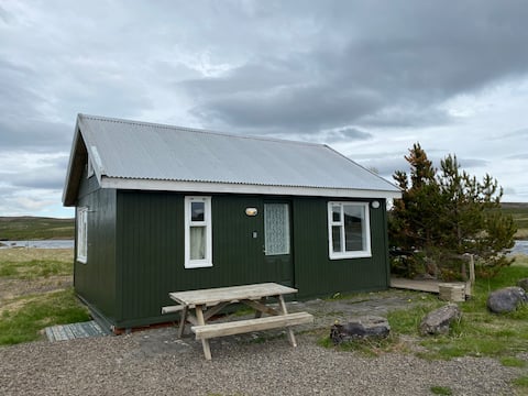 Ábót Riverside Cottage