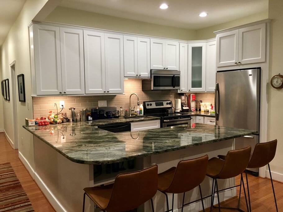 Kitchen & dining area