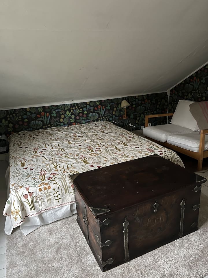 Dhomë gjumi e sipërme me krevat 180 cm