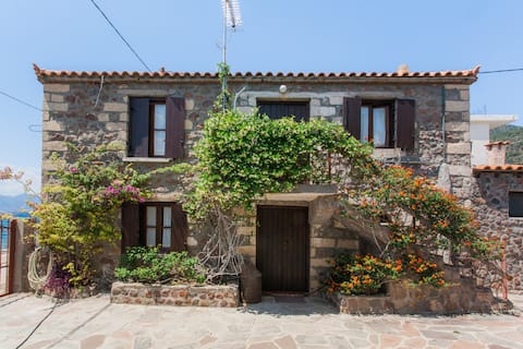 Stone Cottage by the Sea in Vathy Methana