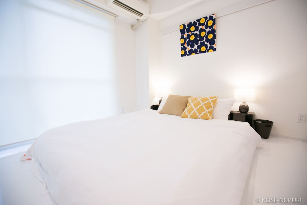 wide size bed for 2 persons