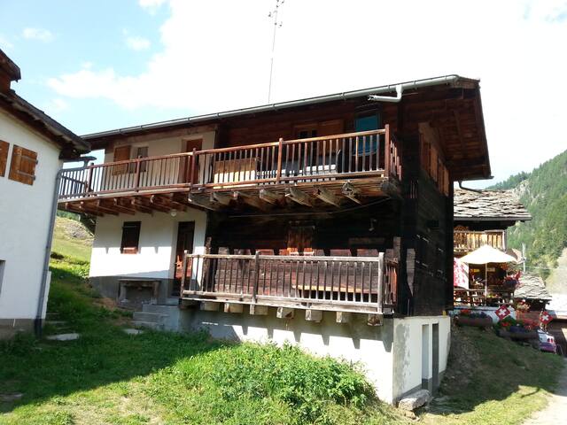 Charming accommodation for 2 adults and 1 child