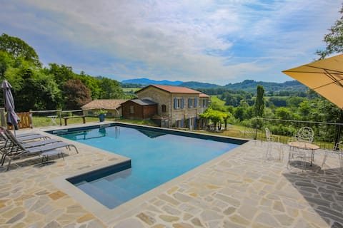 Ca' del Gallo- Holiday Cottage with Pool