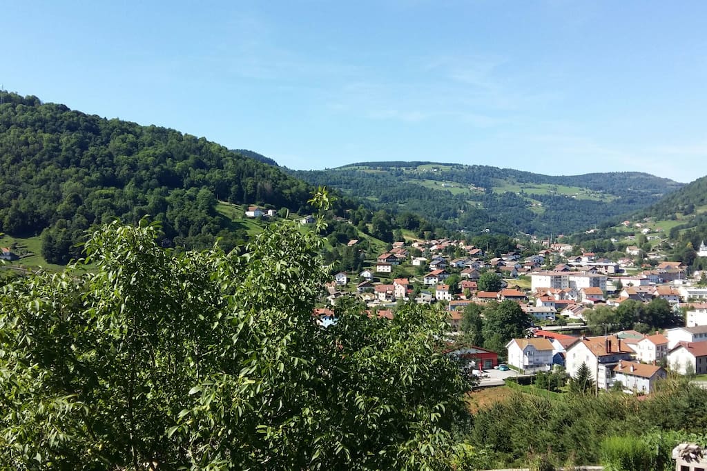 Vue du village à partir du parking de l'habitation où se trouve le gîte