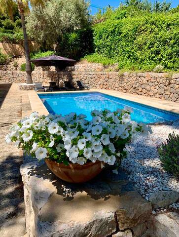 Villa with pool and sea views