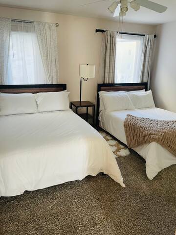 Lovely 2 bedroom 3 beds Condo gallery image 4