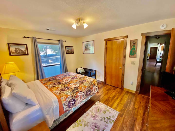 Cottage room with a queen bed.