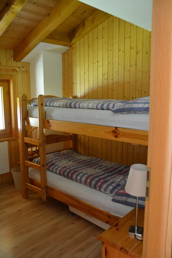 Стая с двуетажни легла