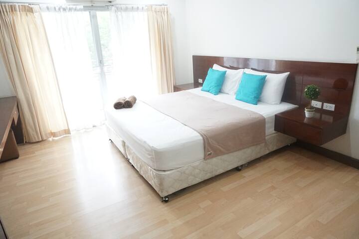 4BR 10 Guest CBD Near BTS Ploenchit gallery image 3