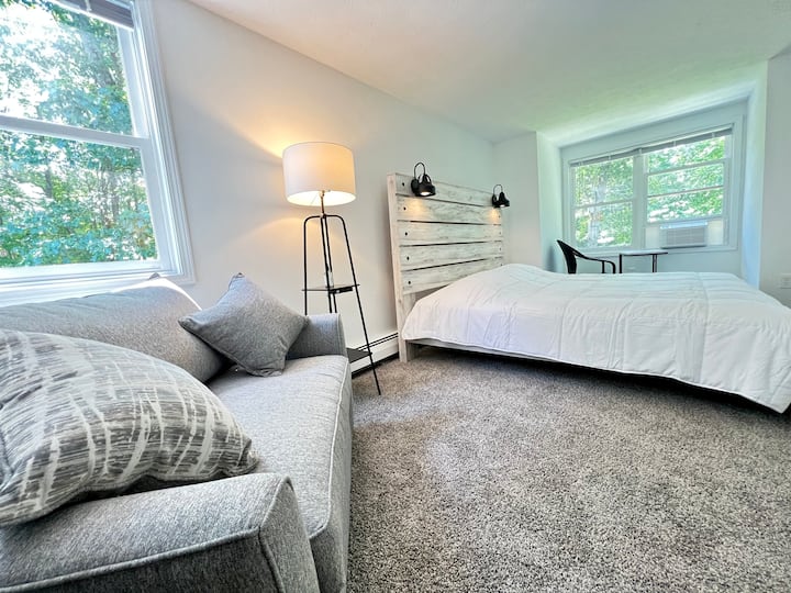 Habitación n.º4: • 1 cama tamaño king + 1 sofá cama con colchón en el interior (capacidad para 1 persona) • Aire acondicionado • Espacio en el armario