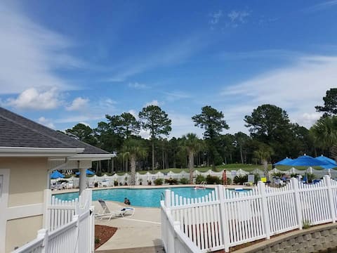 Successful Airbnb property: Stunning Condo Overlooks Golf Course/Pool Steps Aw in Carolina Shores