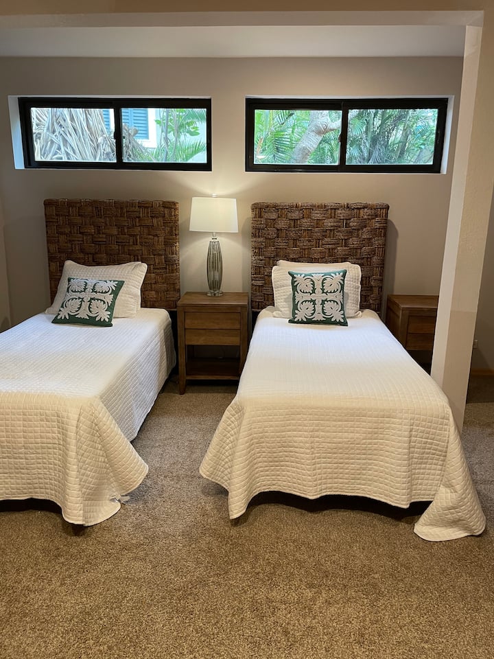 Bedroom 5, 2 twin beds 