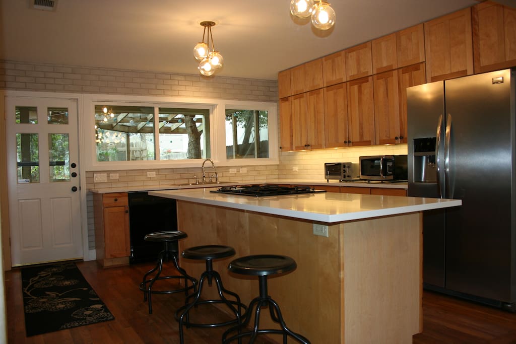 Large eat-in kitchen opening out to large covered & screened back porch