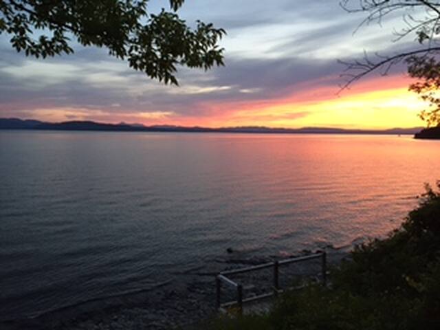 Lakefront Cottage in Colchester VT