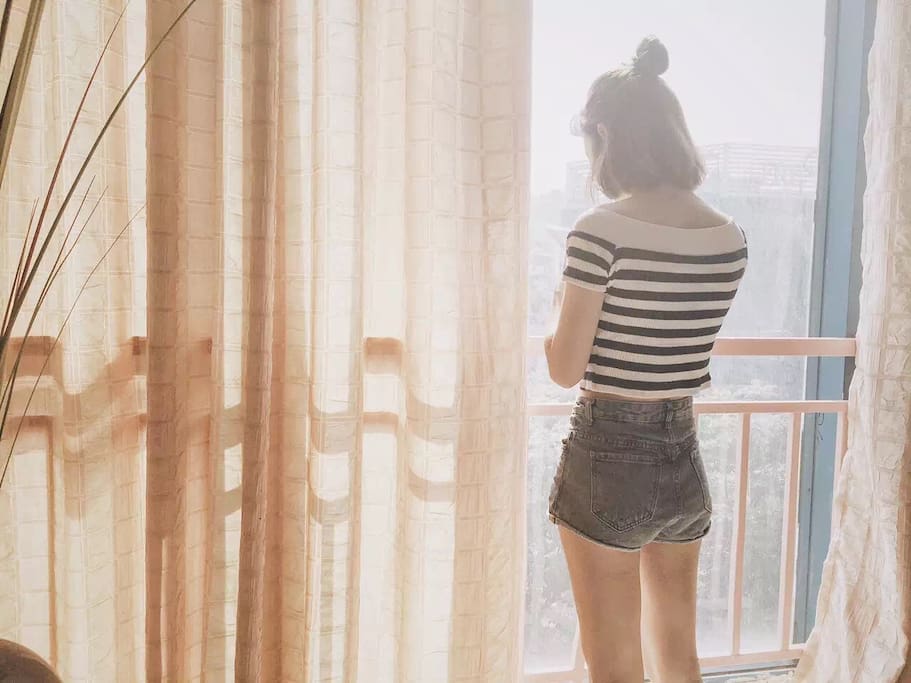 姑娘是我们第一位客人