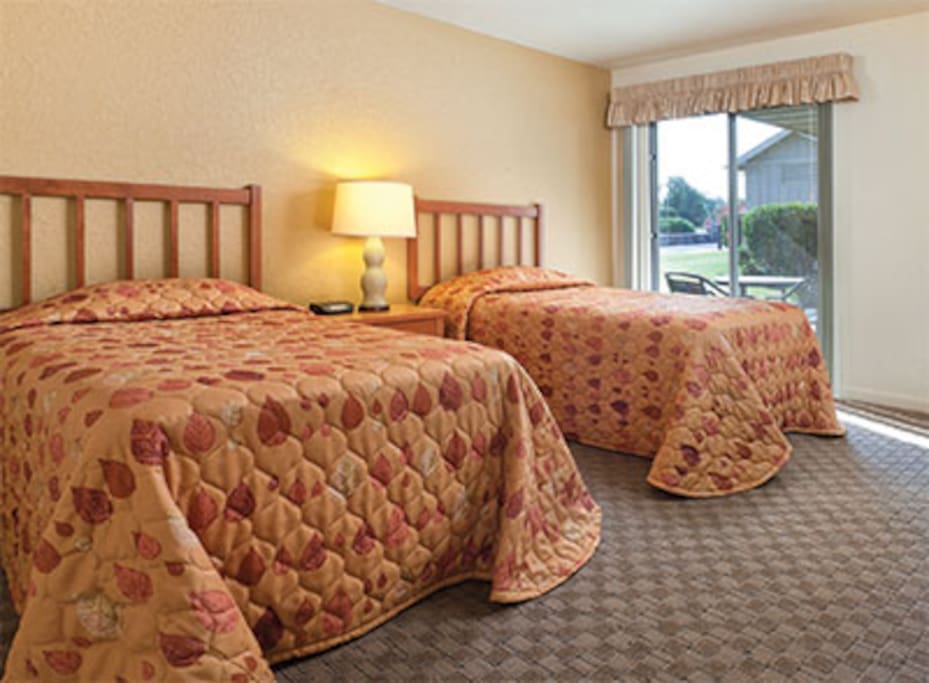 This picture does not show the specific unit being rented. The unit rented will be based on which units are available upon check-in. These pictures are meant to show the property and an example of the room style and décor.