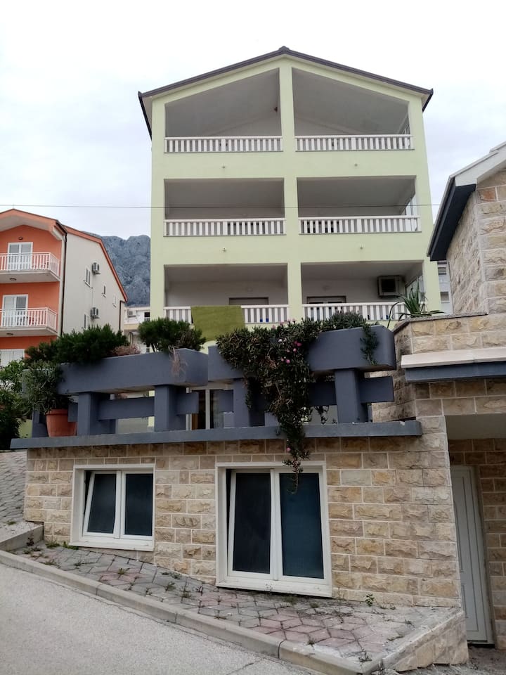 Danijela, Veliki Apartman Sa Pogledom I Garažom - Makarska