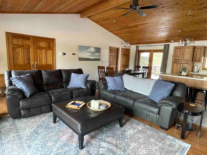 Pet Friendly| Lakefront| Fire Pit| Kayak| Arcade - Spring Lake, WI