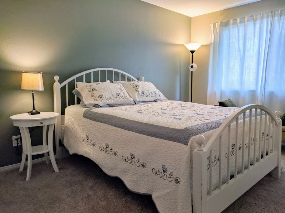 A queen size bed with high quality of mattress