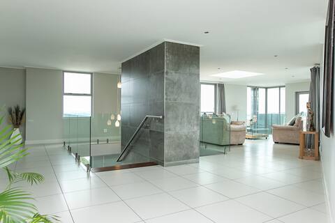 Exceptional Penthouse 4 Bedroom Suite Apartment