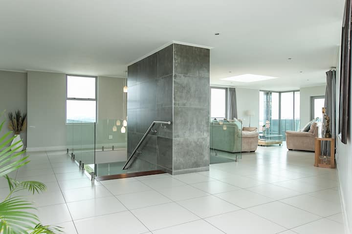 Exceptional Penthouse 4 Bedroom Suite Apartment