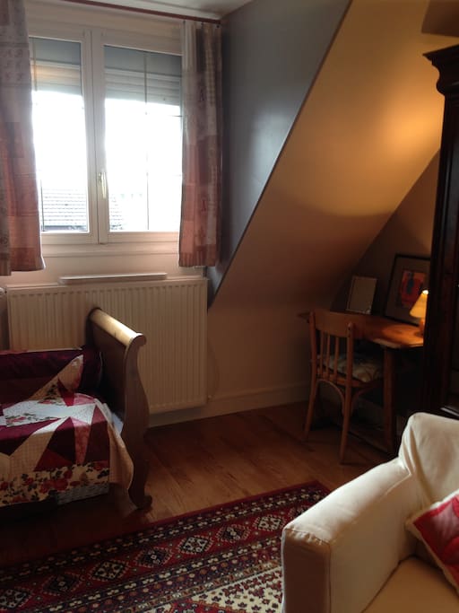 Petit bureau dans la chambre