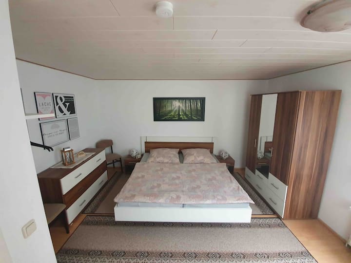 Спална соба со дополнителен кревет 