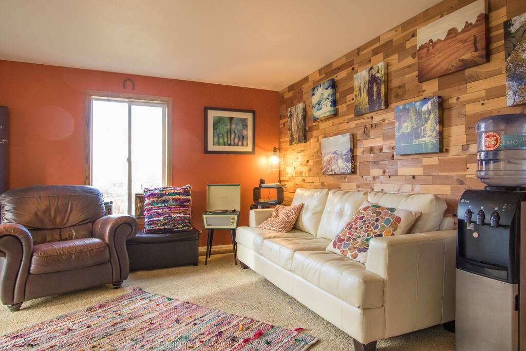 "My recent stay with Justin and Angie was wonderful. From advice about ski rentals, to their favorite restaurants in town, they could not have been nicer, more accommodating, or better hosts."
-Jay Martin (March 2015)