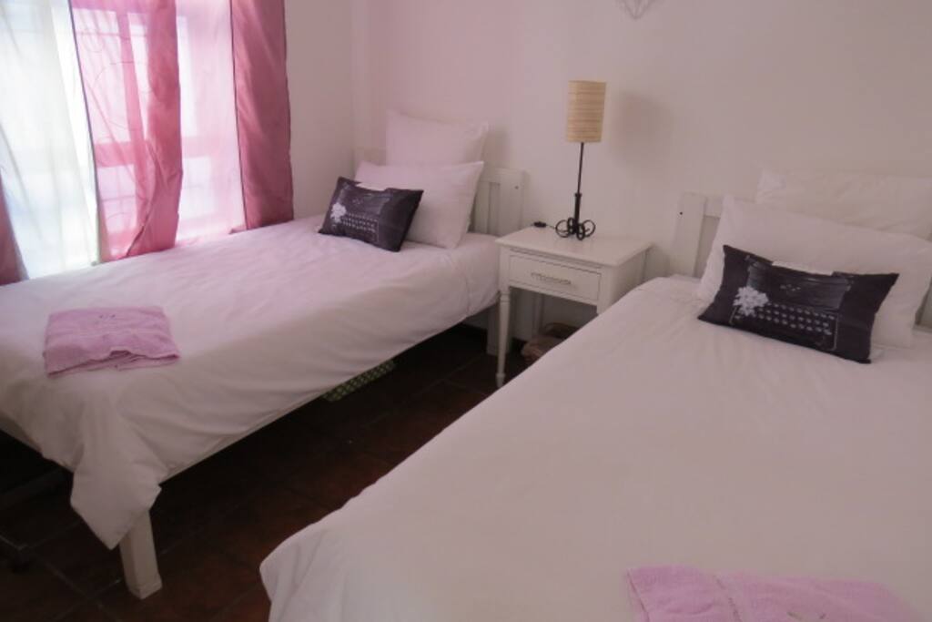 Twin bedroom