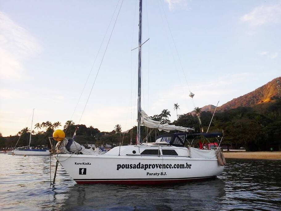 Hostel + tours with the sailboat