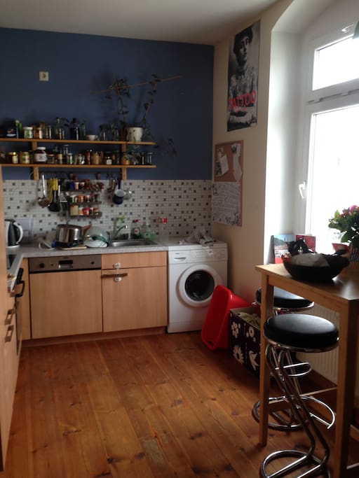 Fully equipped kitchen with washing maschine