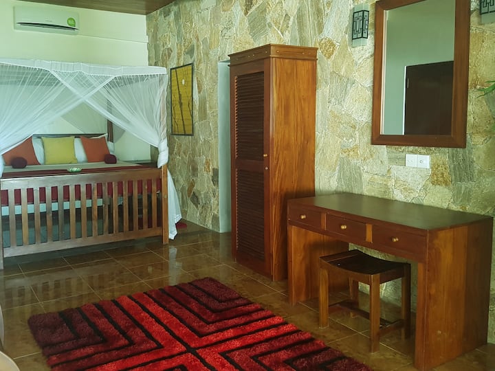 La camera da letto matrimoniale al piano terra