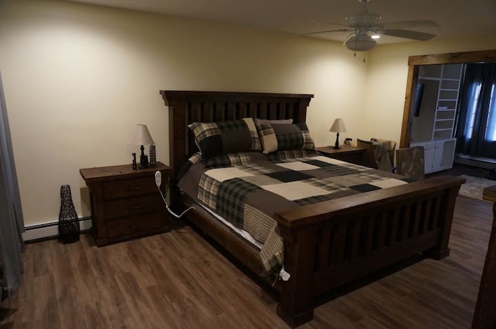 Bedroom 1 - King Bed