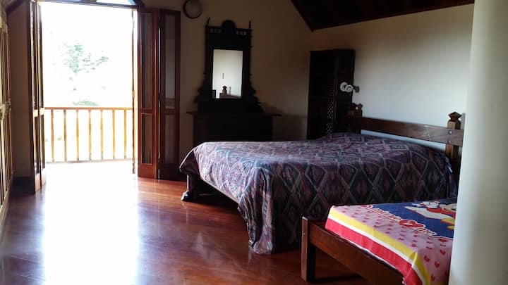 Vyumba 4 na kitanda 1 cha watu wawili + kitanda 1 cha mtu mmoja