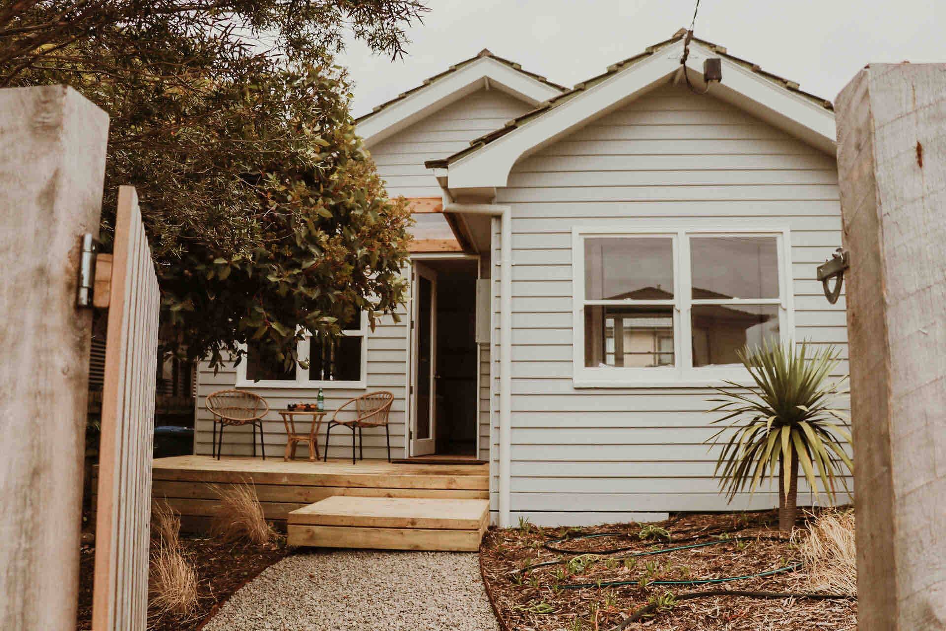 Rosebud beach shack- 3min walk to beach/shops