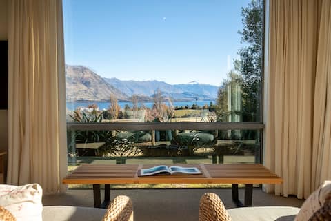 Top performing Airbnb: LUXURY HOME WITH LAKE AND MOUNTAIN VIEWS in Wānaka