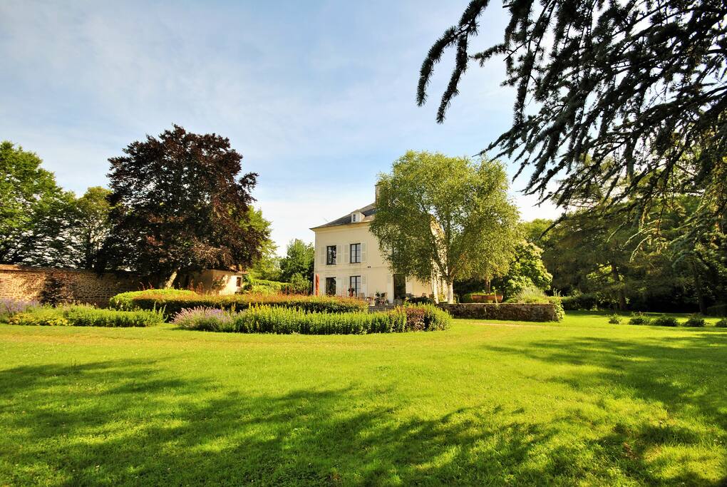 Propriété avec un parc-jardin de plus de 2 hectares