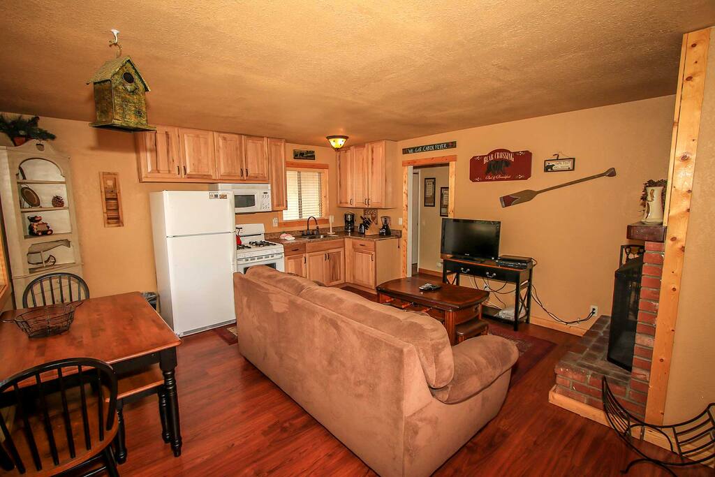 Chair,Furniture,Indoors,Room,Couch