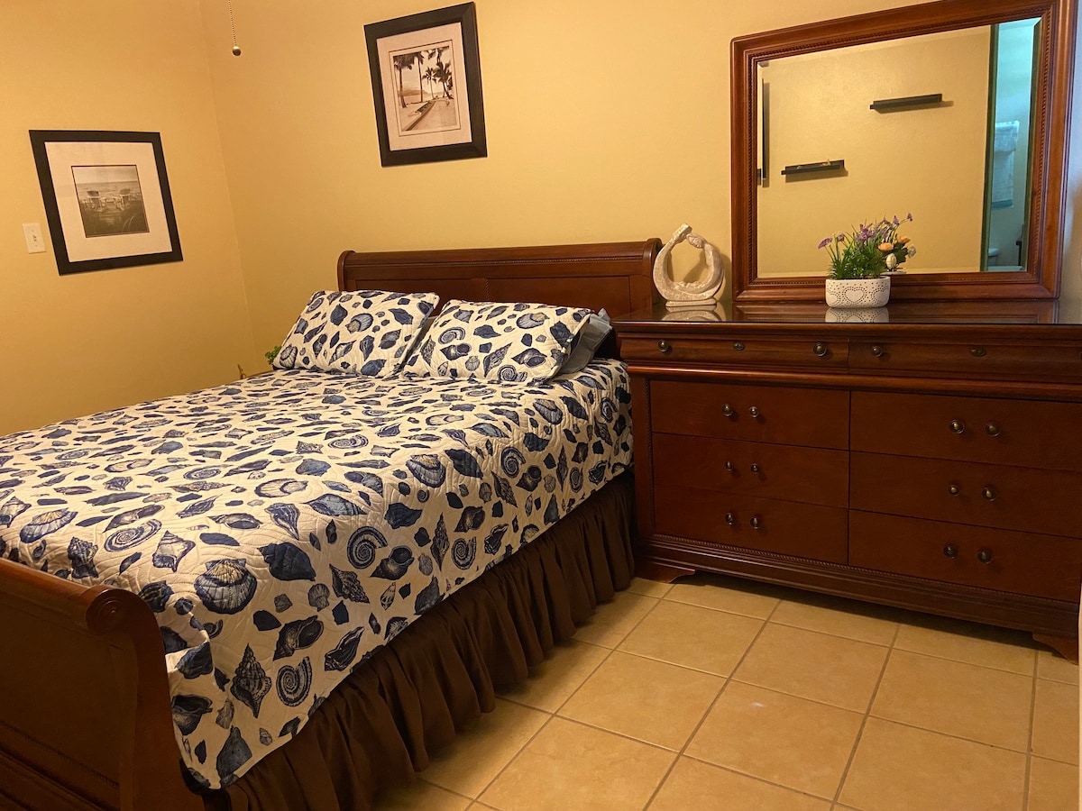 Спална соба бр.1 брачен кревет (широк 150-179 см) 