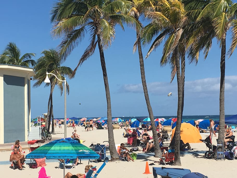 This house is located just 14 blocks from Hollywood Beach.