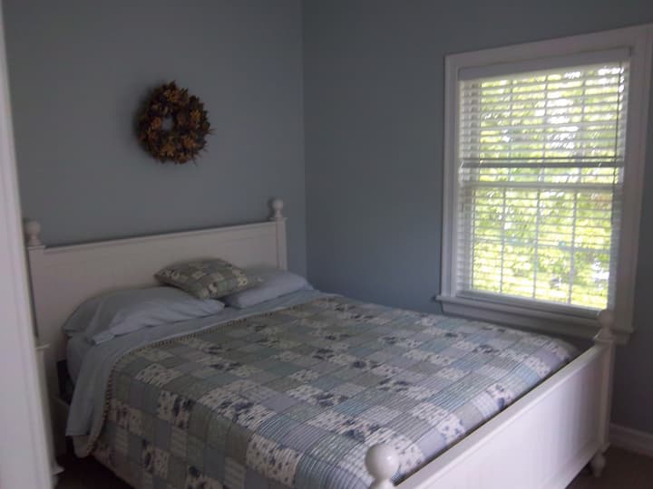 Beautiful waterfront home on Keuka Lake Houses for Rent in Penn Yan