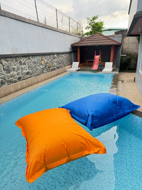 Renting villa nio near Taman Safari Indonesia