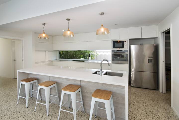 SALT – Luxury Oceanside Oasis gallery image 3