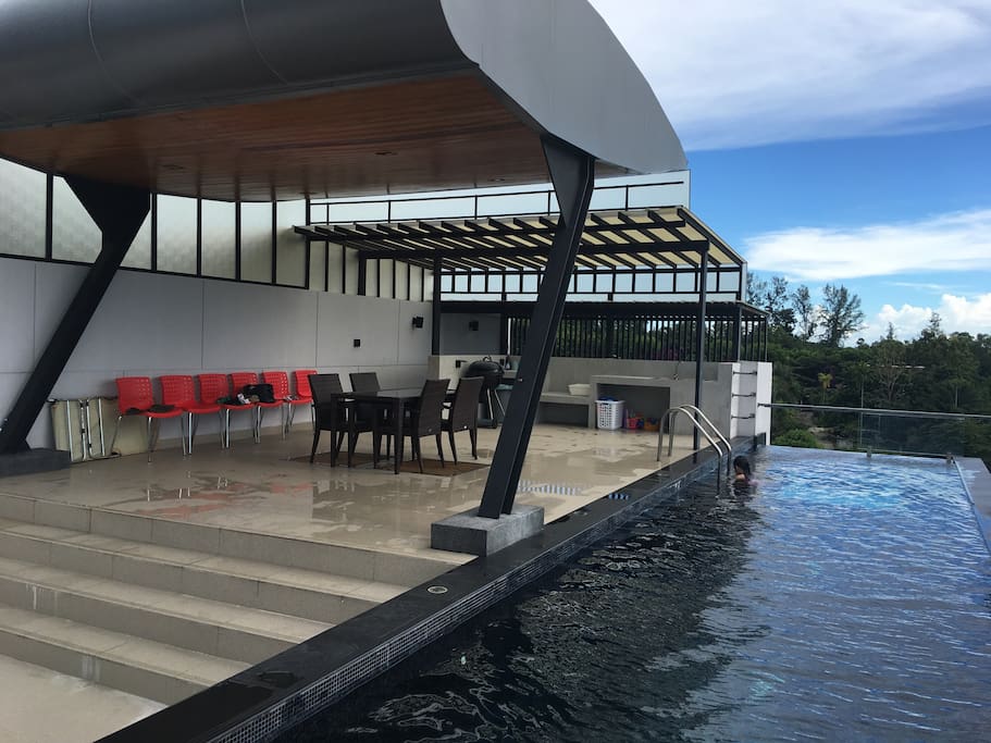 Rooftop deck, pool, BBQ