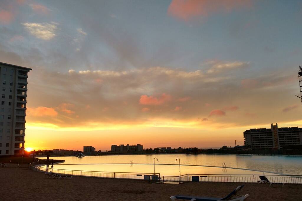 El Hermoso atardecer en Laguna Bahia