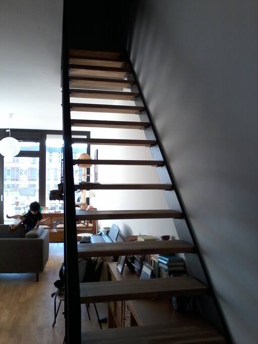 Treppe/upstairs