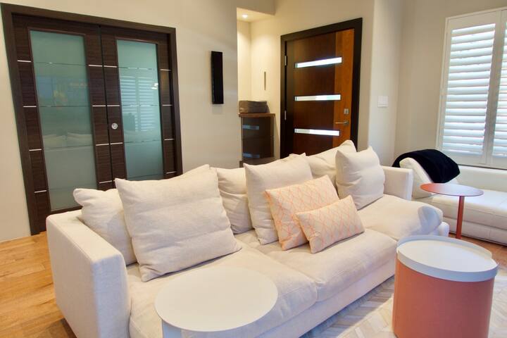 Palo Alto Modern Retreat gallery image 5