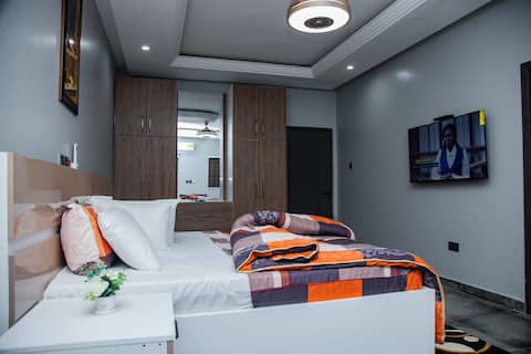 Deluxe 3-Bedroom Executive Suites